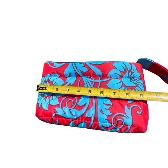 Estée Lauder Red and Blue Floral Recycled Material Zip Close Bag - Picture 6 of 8